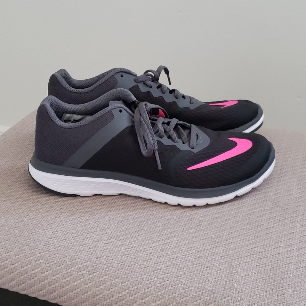 NIKE FS lite run 3